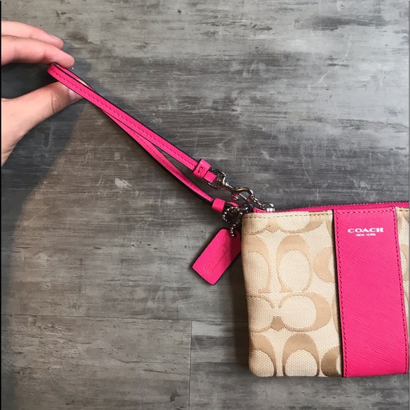 Coach Wristlet - Picture 4 of 7